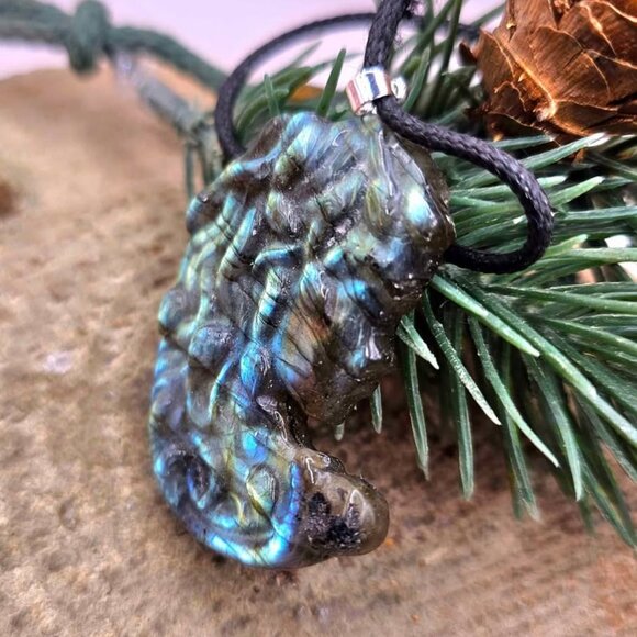 Nature Labradorite Carved Flashy Medusa Big Pendant Necklace - Picture 7 of 9